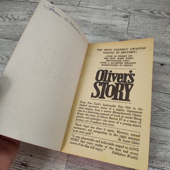 OLIVERS STORY Erich Segal 1978 Avon Paperback Second Printing - Picture 2 of 11